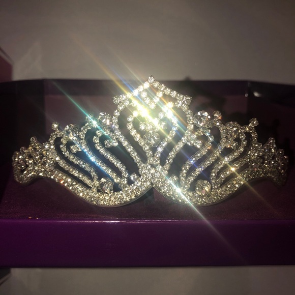 Turi Bridal & Quinceañera Tiara